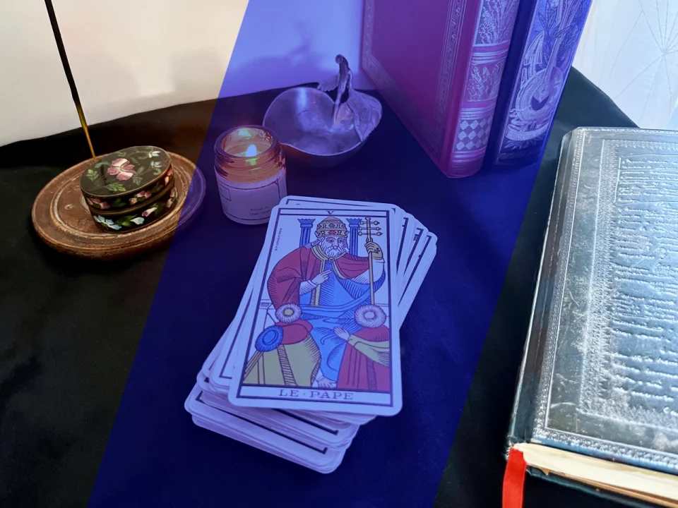 Mise en place pour une séance de cartomancie respectueuse