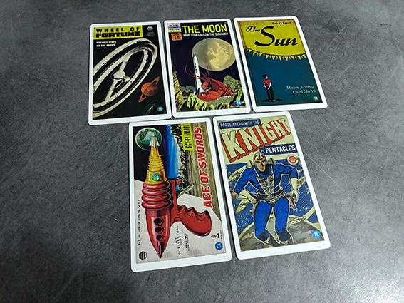 Cartes du Sci-Fi Tarot