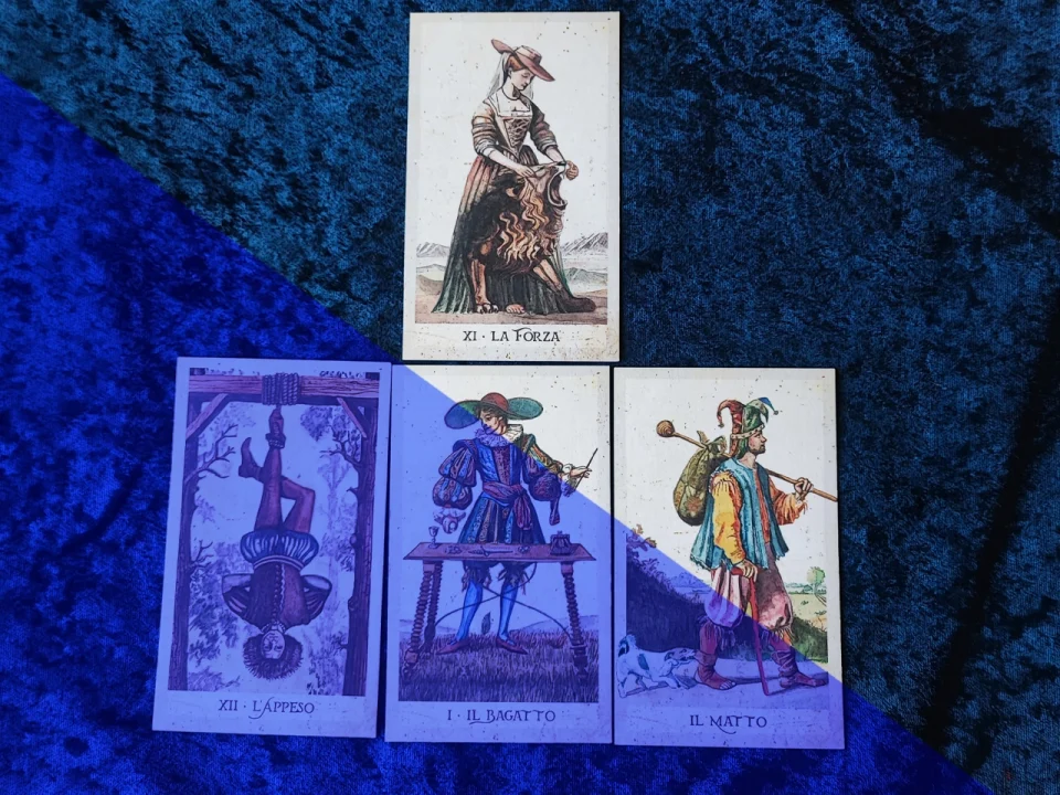 Tirage de carte avec un tarot de marseille